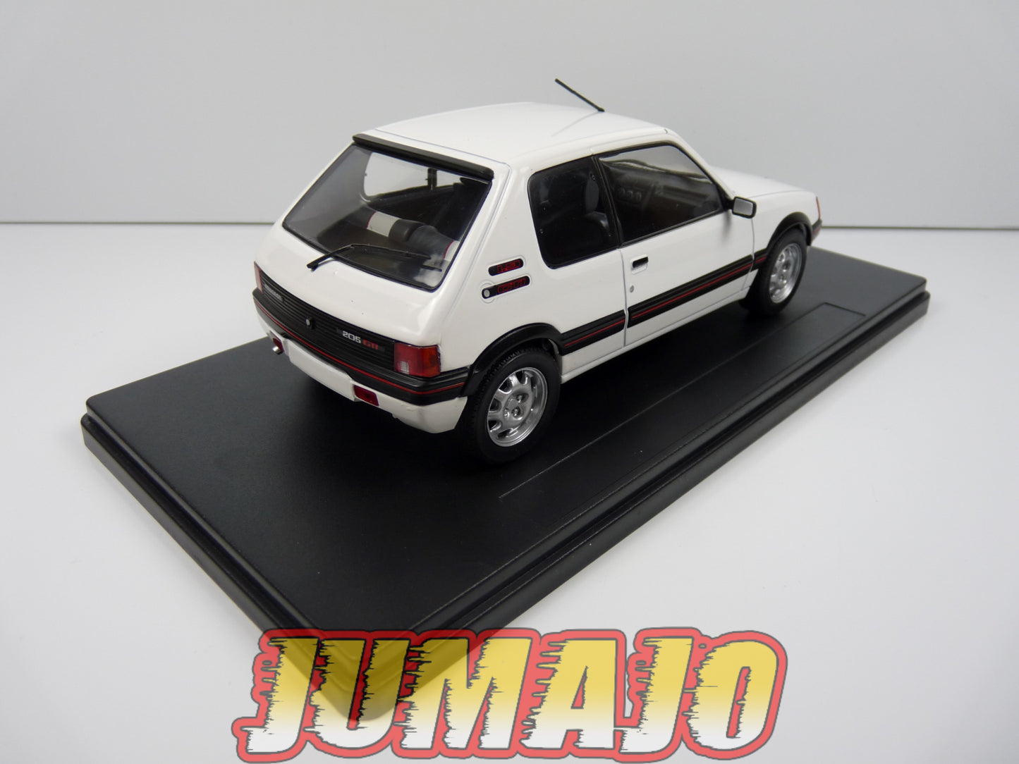 PTVQ27 Voiture 1/24 SALVAT Models : PEUGEOT 205 GTI blanche 1985