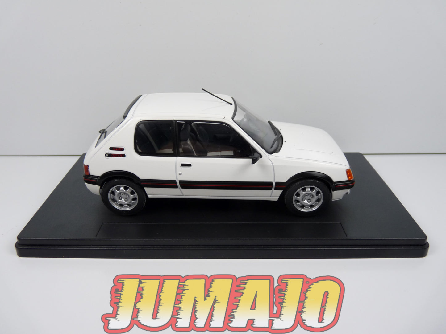PTVQ27 Voiture 1/24 SALVAT Models : PEUGEOT 205 GTI blanche 1985