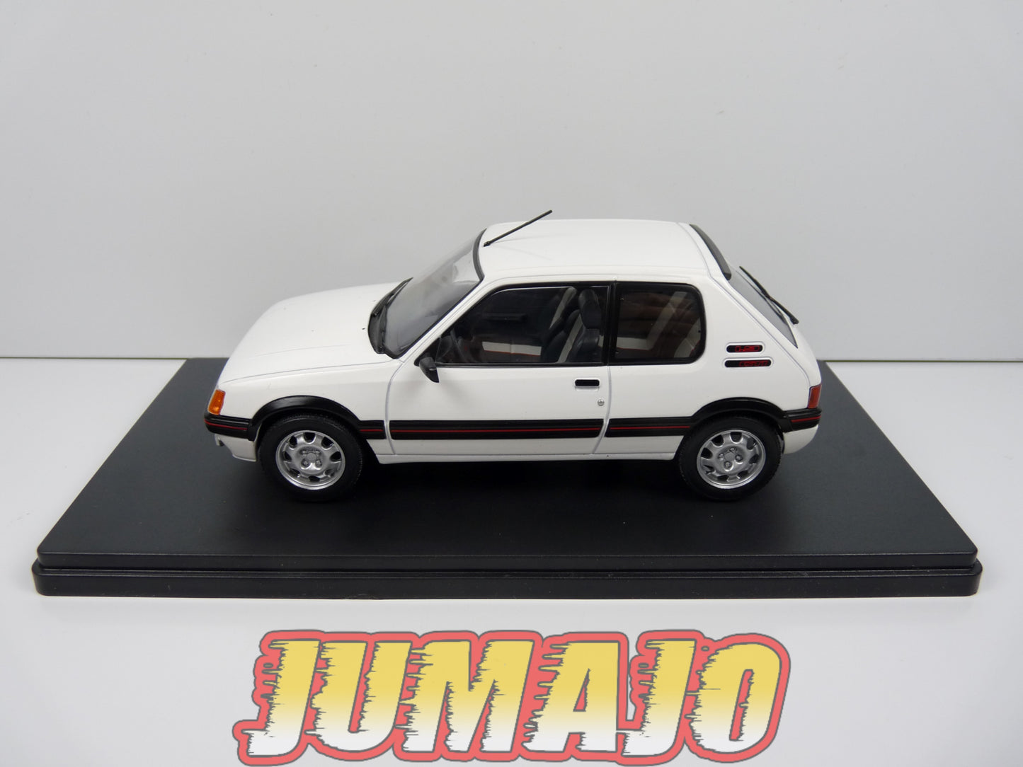 PTVQ27 Voiture 1/24 SALVAT Models : PEUGEOT 205 GTI blanche 1985