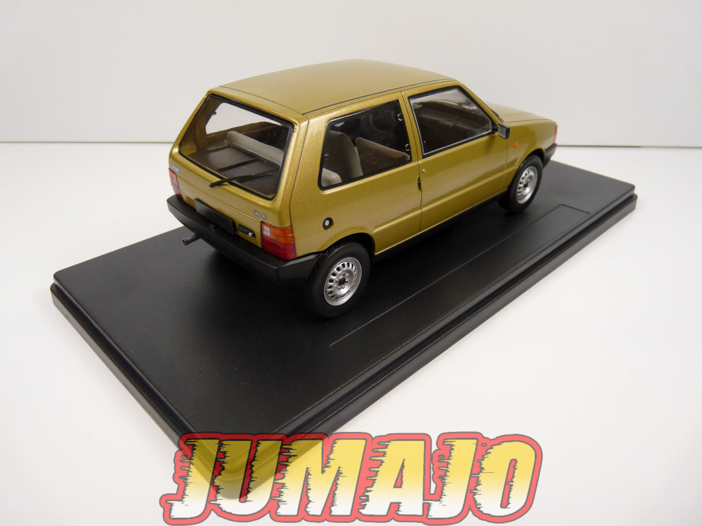 PTVQ28 Voiture 1/24 SALVAT Models : FIAT Uno 1983