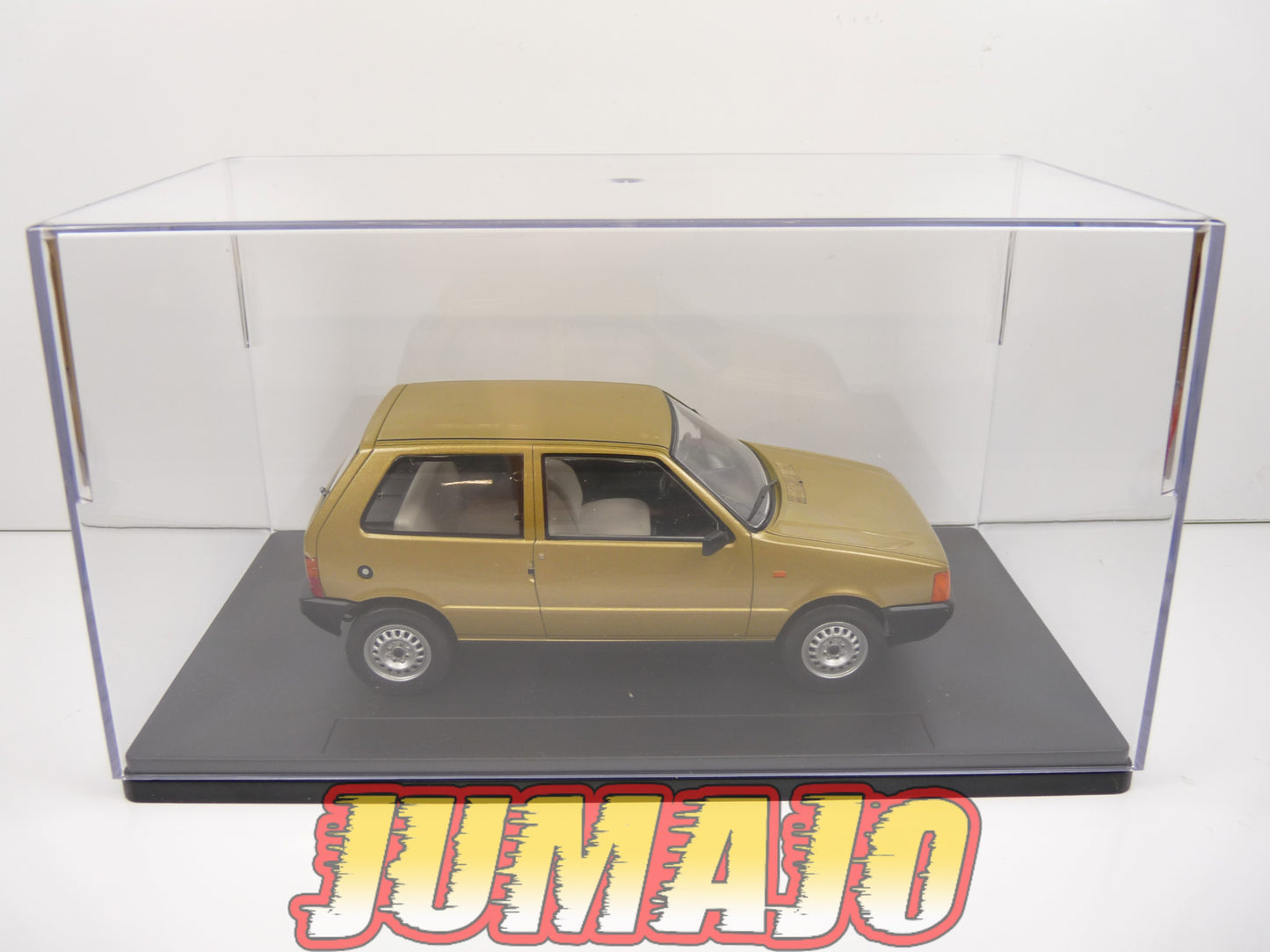 PTVQ28 Voiture 1/24 SALVAT Models : FIAT Uno 1983