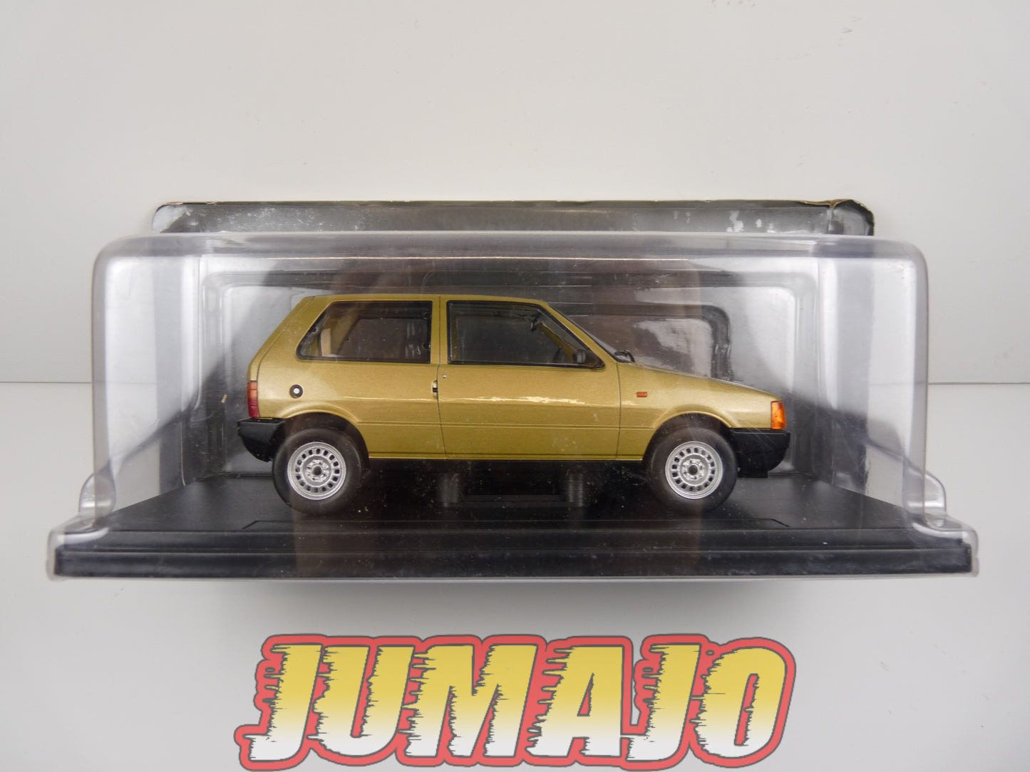 PTVQ28 Voiture 1/24 SALVAT Models : FIAT Uno 1983