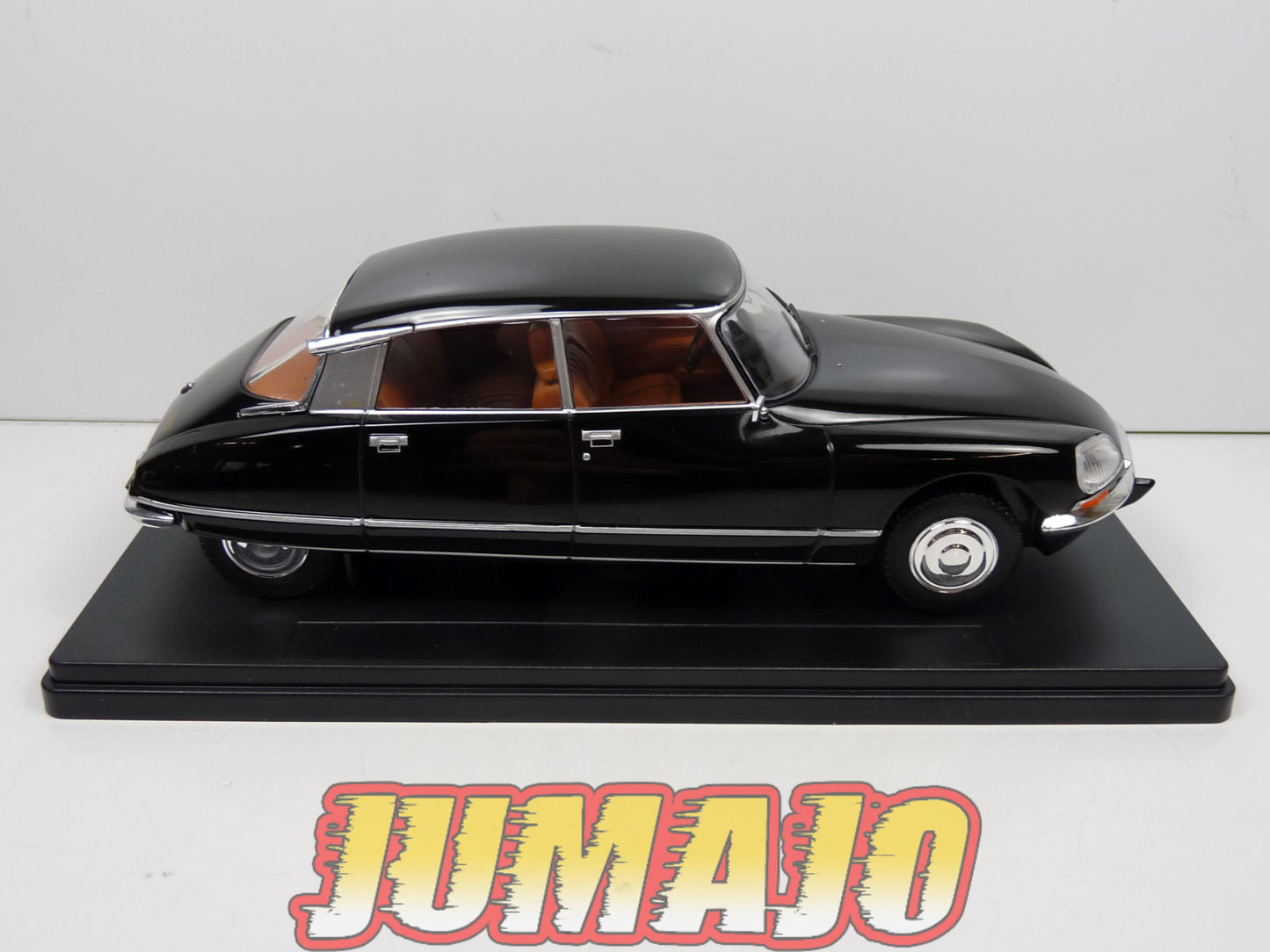 PTVQ8 Voiture 1/24 SALVAT Models : CITROEN DS 23 1973