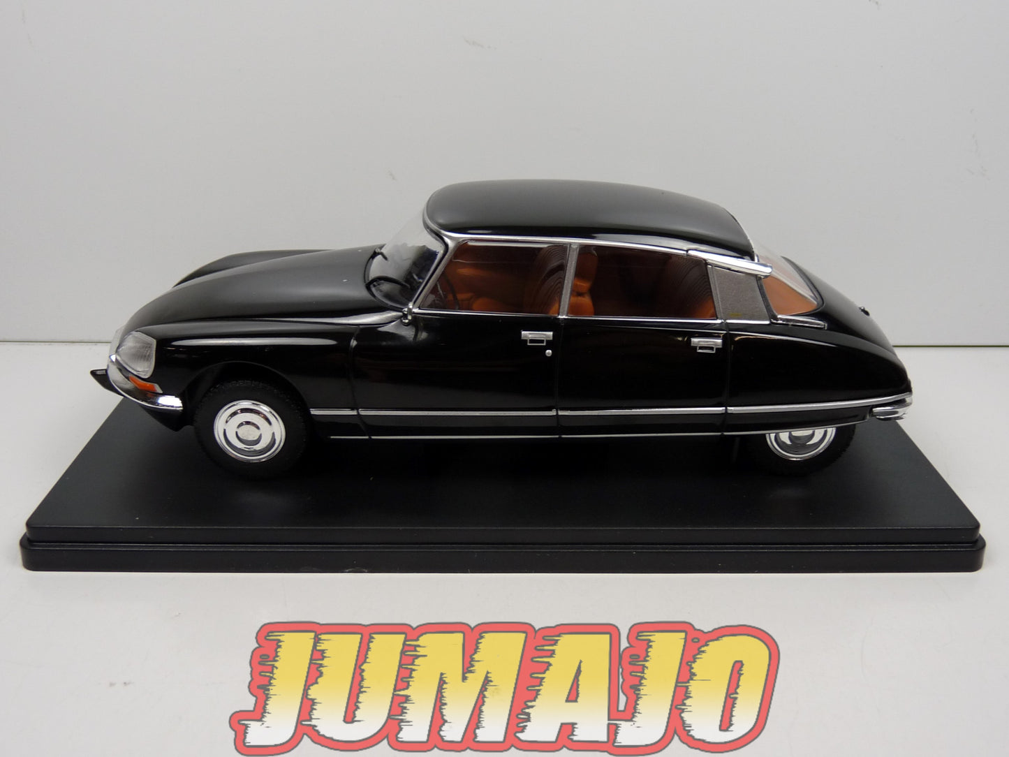 PTVQ8 Voiture 1/24 SALVAT Models : CITROEN DS 23 1973