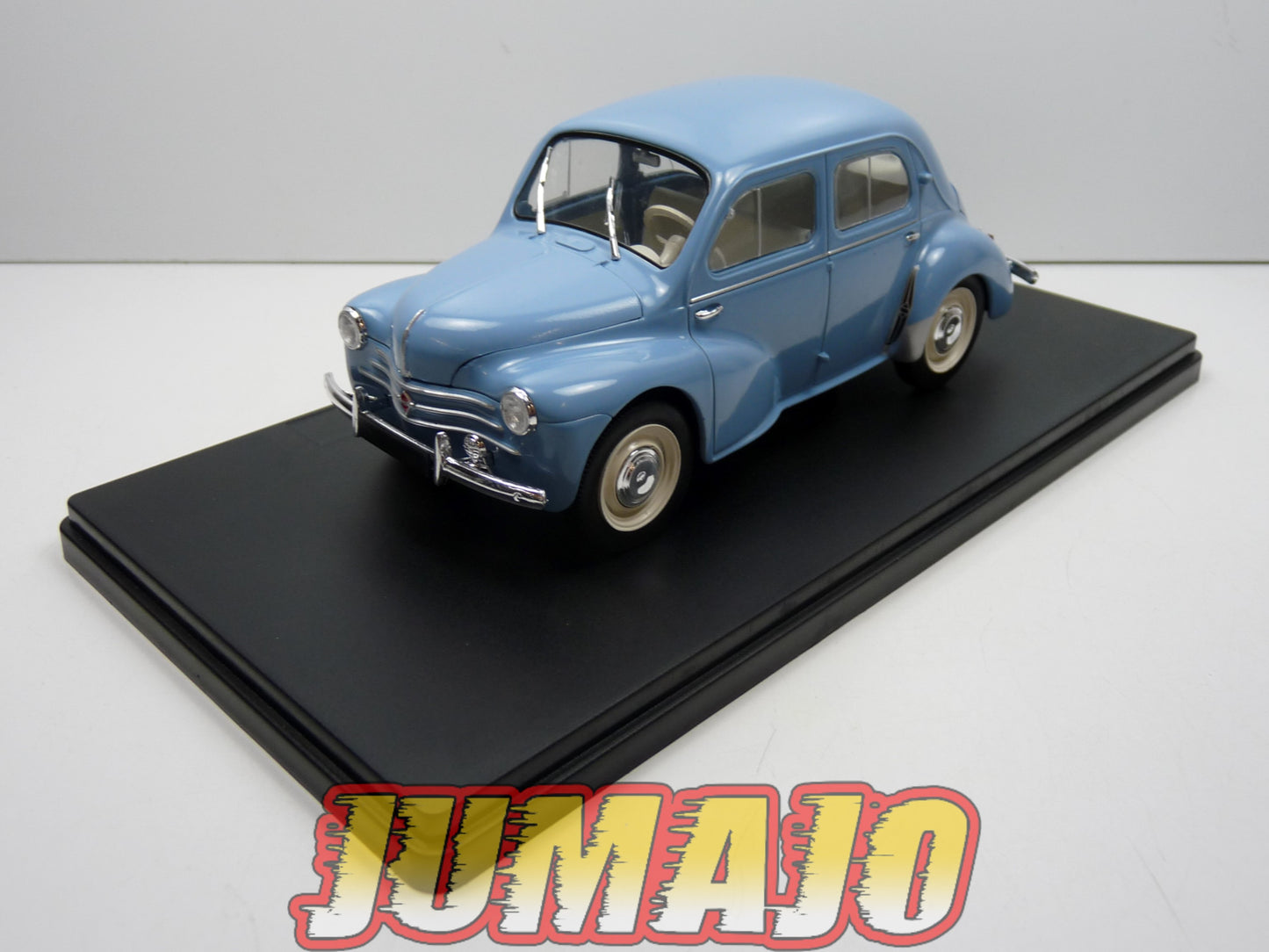PTVQ9 Voiture 1/24 SALVAT Models : RENAULT 4CV Joaninha 1958