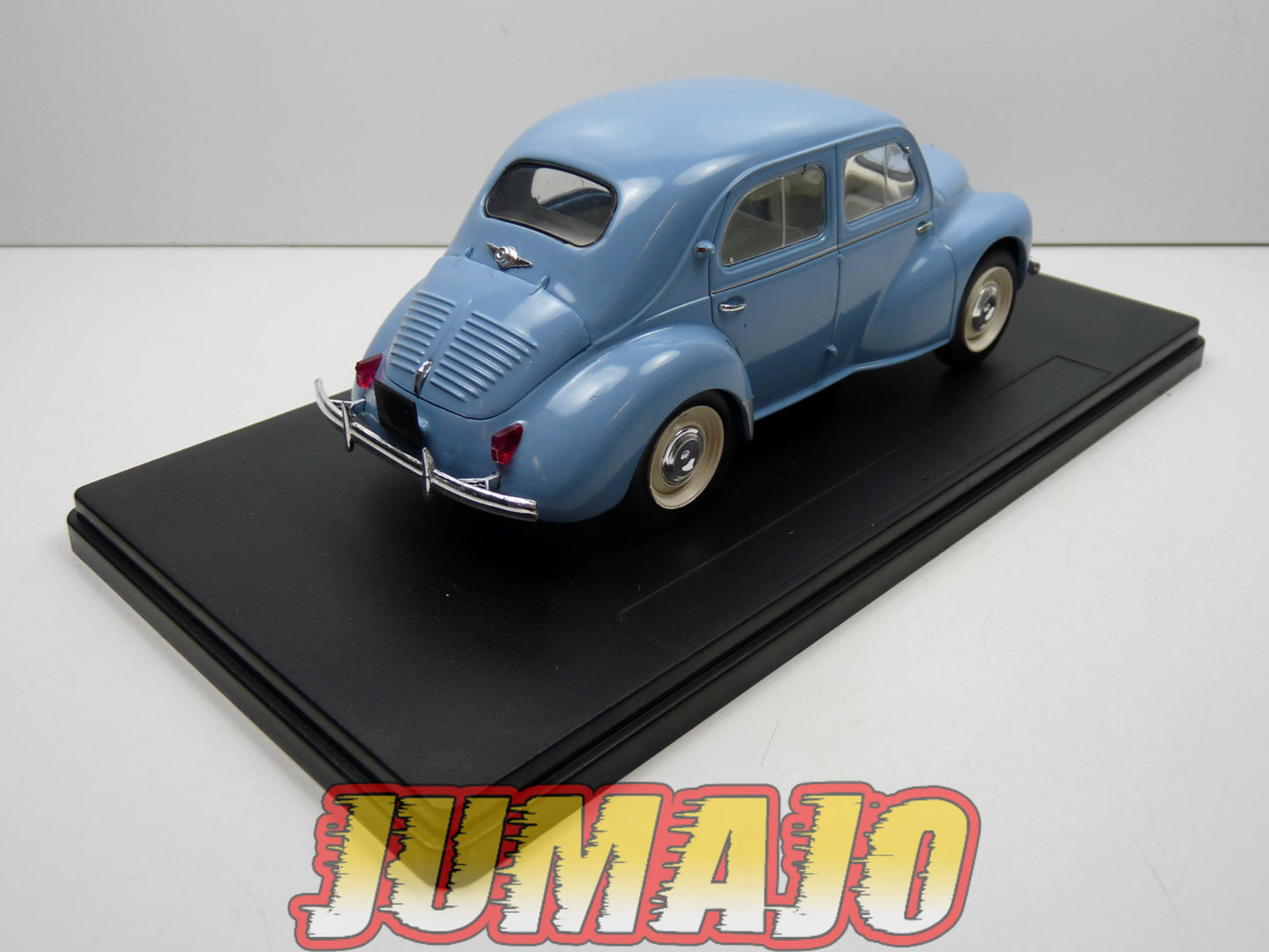 PTVQ9 Voiture 1/24 SALVAT Models : RENAULT 4CV Joaninha 1958