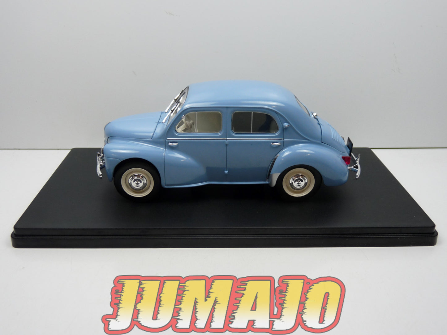 PTVQ9 Voiture 1/24 SALVAT Models : RENAULT 4CV Joaninha 1958