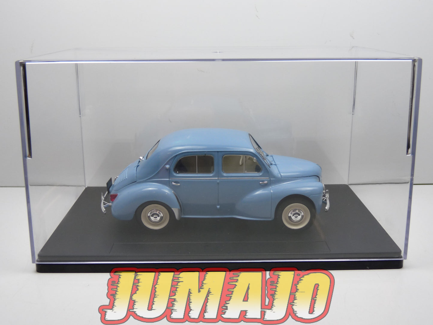 PTVQ9 Voiture 1/24 SALVAT Models : RENAULT 4CV Joaninha 1958