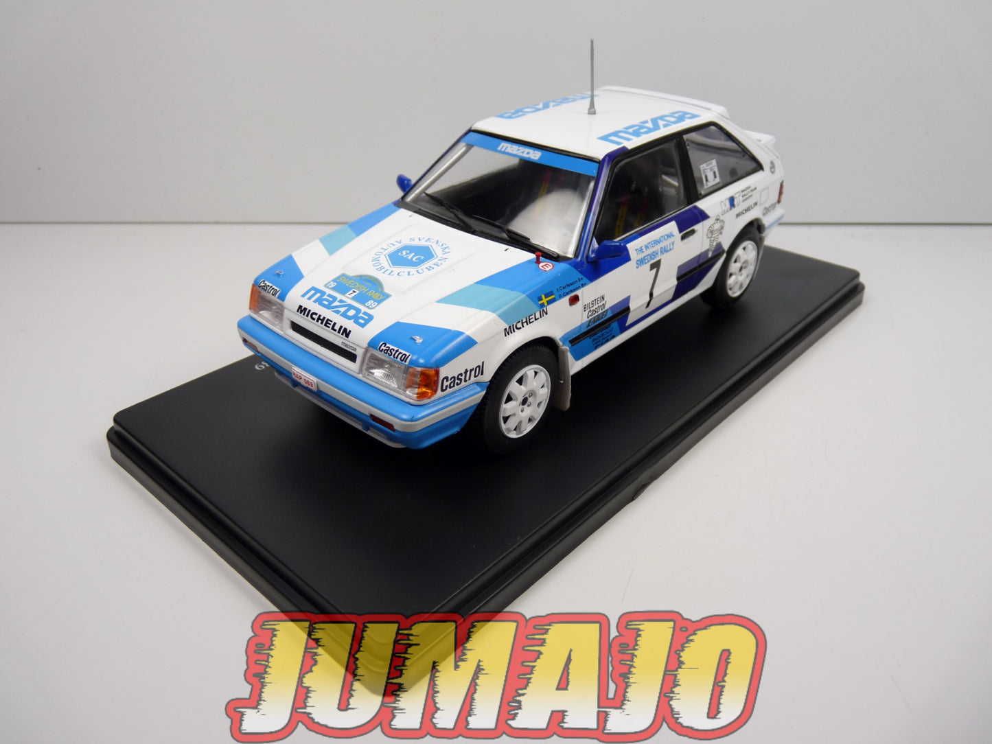 RVQ35 Voiture Rallye 1/24 SALVAT Models : MAZDA 323 4WD 1989 #7 Carlsson