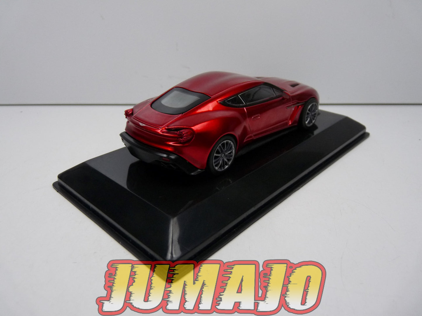 SC36 voiture 1/43 SALVAT Supercars : ASTON MARTIN V12 Vanquish Zagato 2016