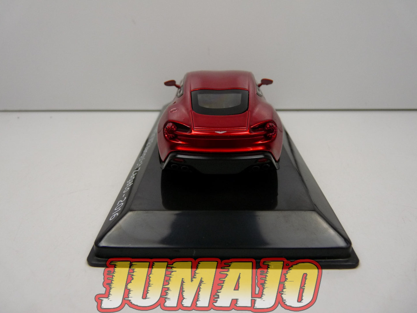SC36 voiture 1/43 SALVAT Supercars : ASTON MARTIN V12 Vanquish Zagato 2016