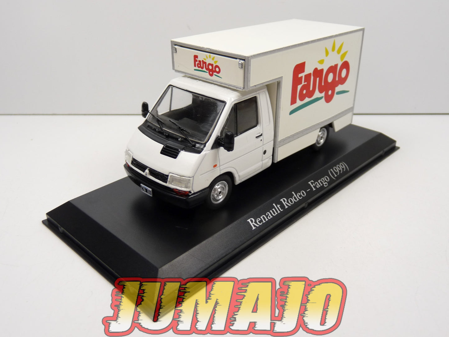 SER39 Voiture 1/43 SALVAT Vehiculos Servicios : RENAULT Rodeo trafic Frigorifique - Fargo (1999)