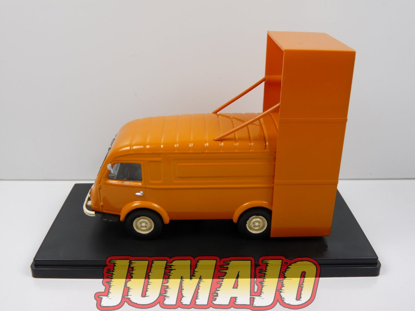 UTR13 UTILITAIRES RENAULT 1/43 1000KG fourgon DDE