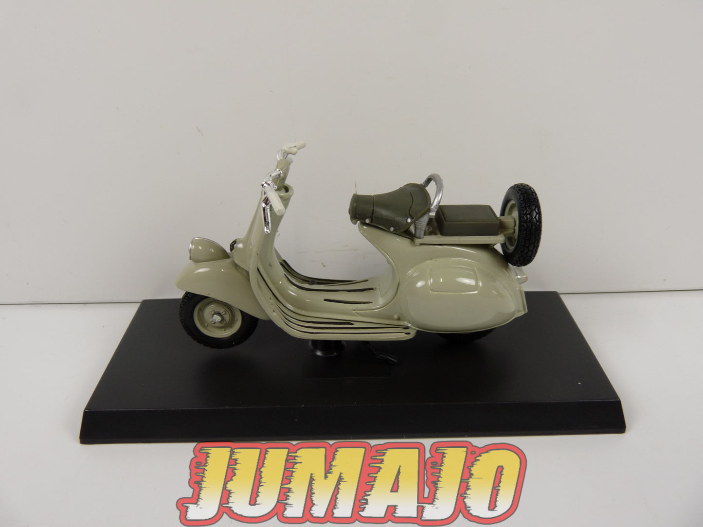 VES113 MOTO VESPA ITALIE Fassi Toys 1/18 : VESPA 125 1963 crème