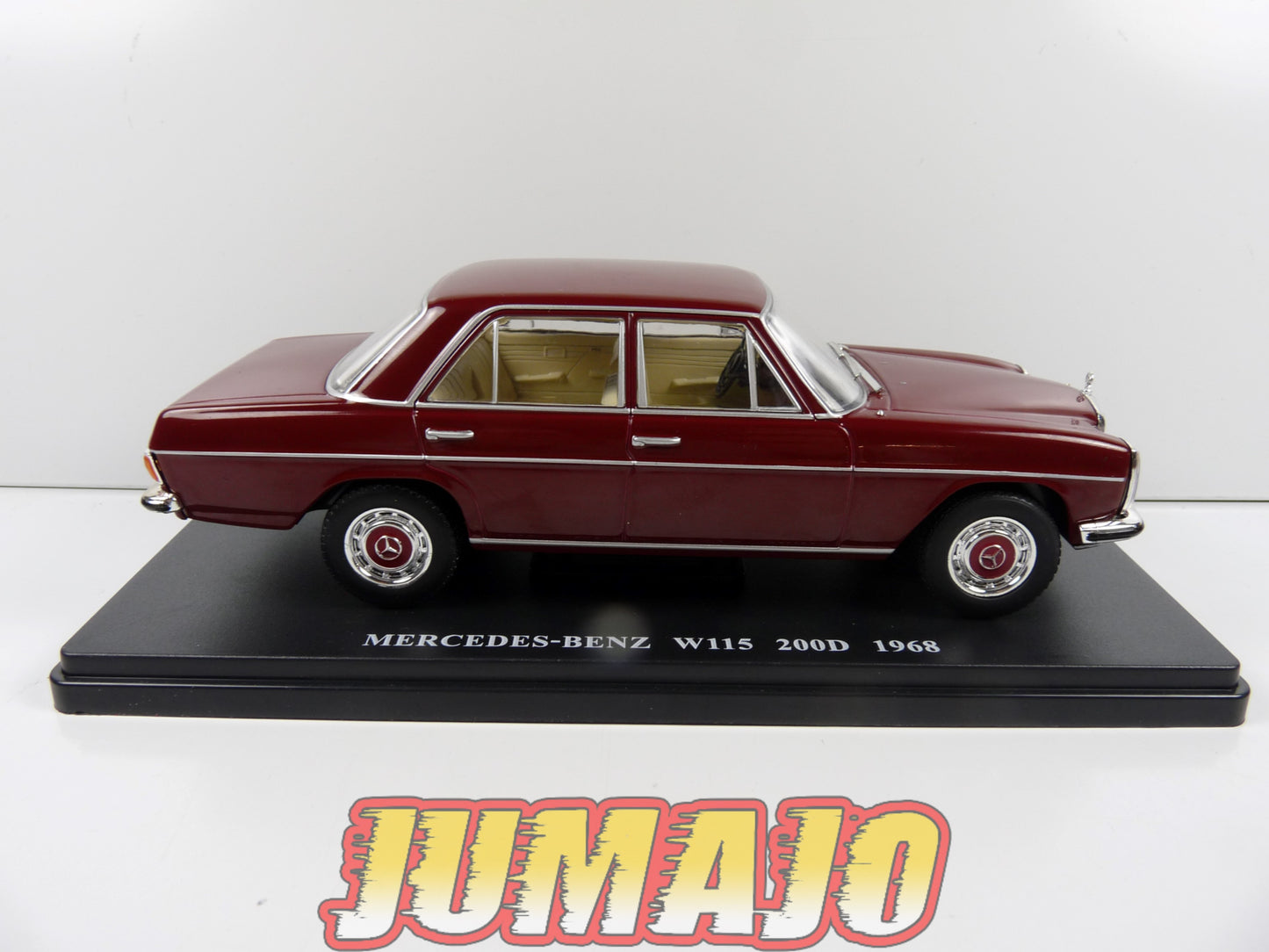 VQV33 Voiture 1/24 Hachette : MERCEDES-BENZ W115 200D 1968