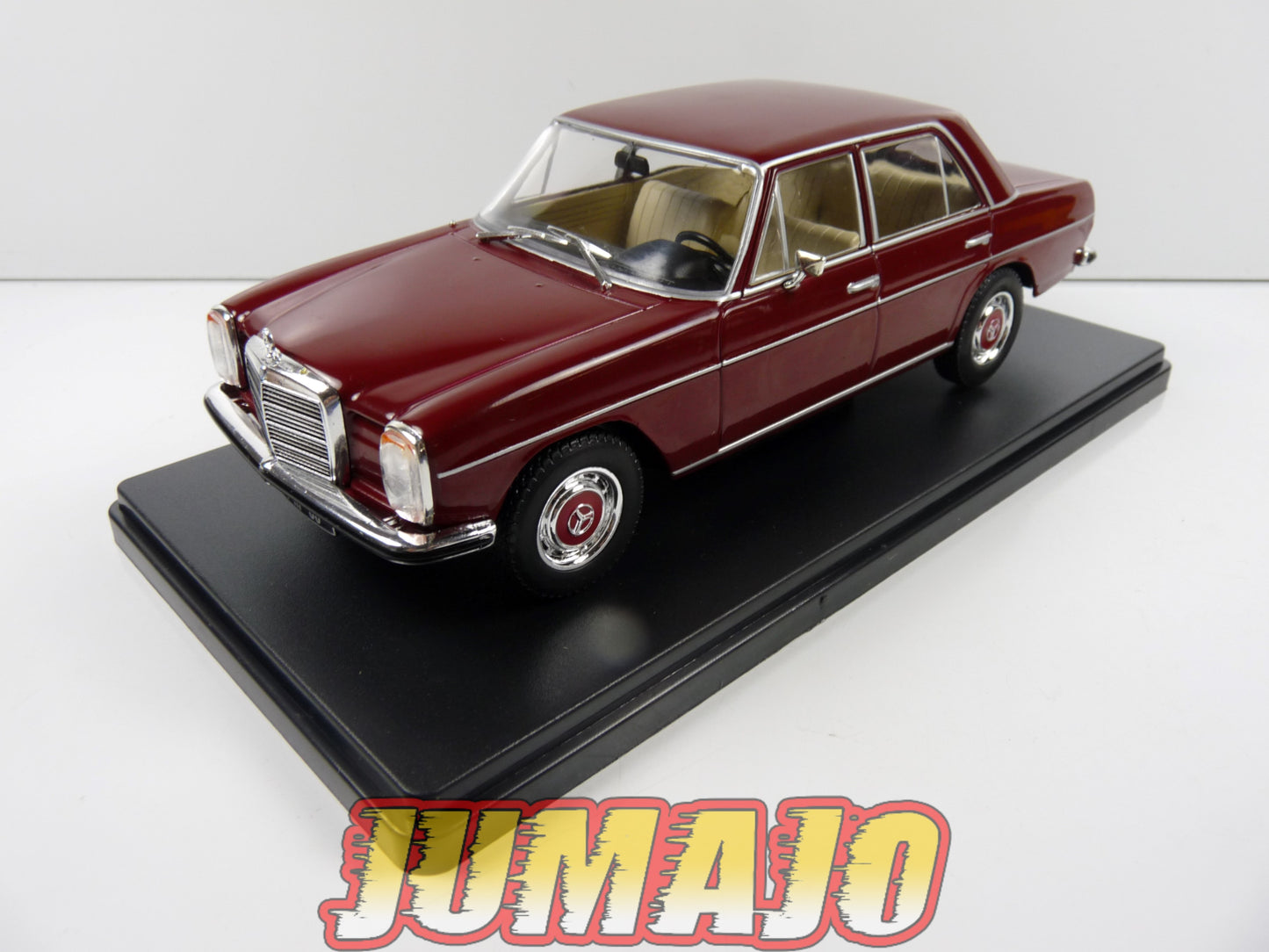 VQV33 Voiture 1/24 Hachette : MERCEDES-BENZ W115 200D 1968