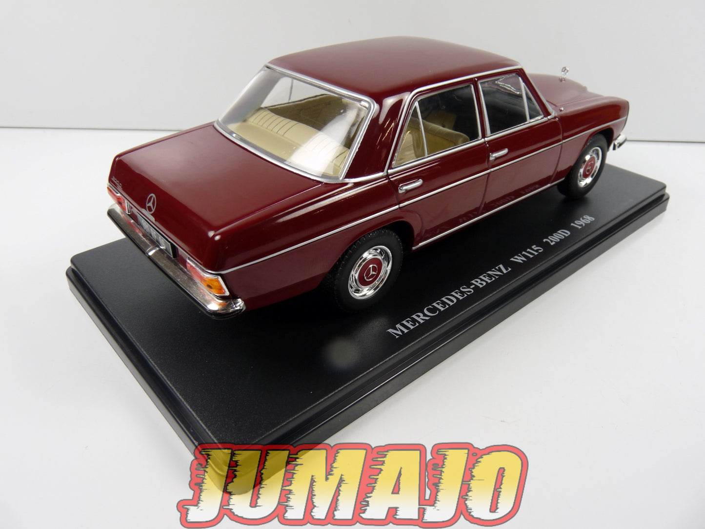 VQV33 Voiture 1/24 Hachette : MERCEDES-BENZ W115 200D 1968