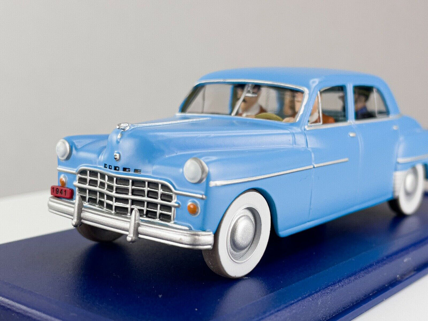 TIN30 Atlas 1/43 TINTIN en Voiture : Dodge Coronet 1946 *Occasion