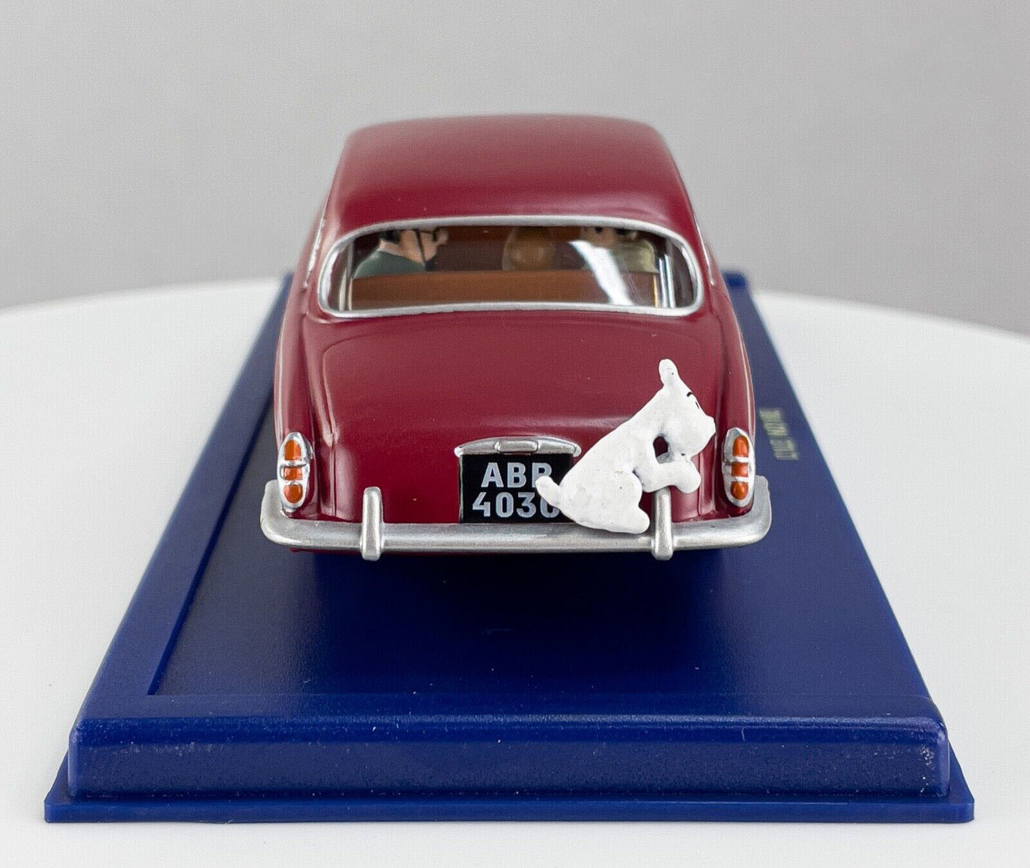 TIN40 Atlas 1/43 TINTIN en Voiture : Jaguar MkX 1962 L'île Noire *Occasion