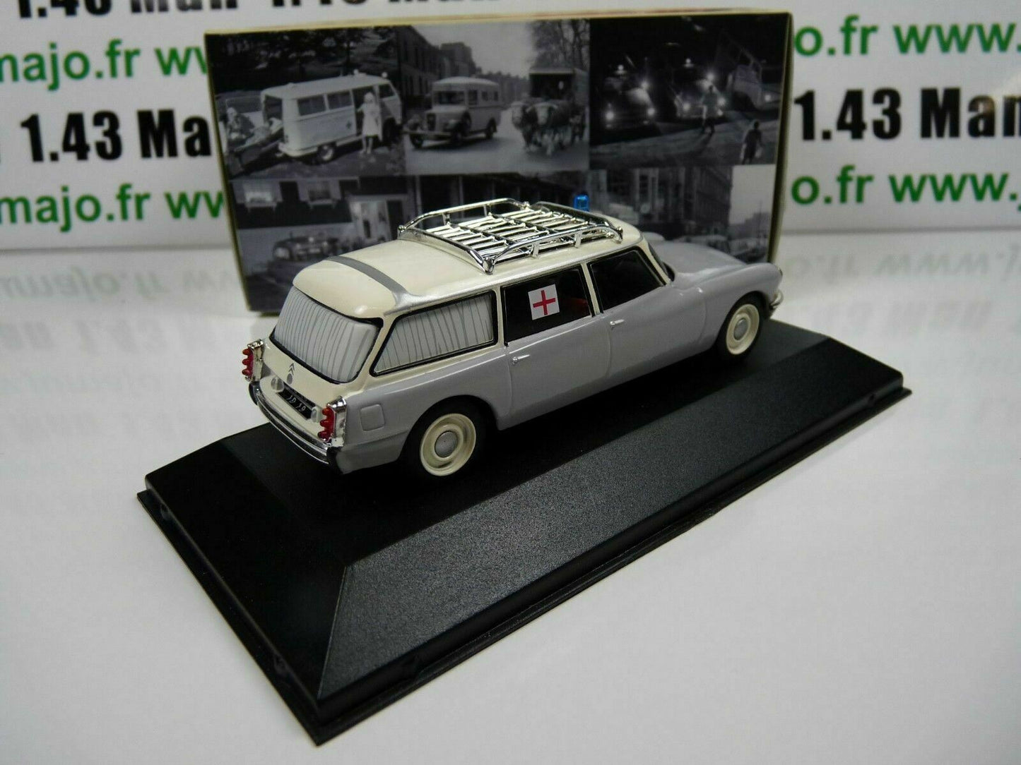 AMB4 1/43 IXO Atlas Ambulance Collection : CITROEN ID break 1962 croix rouge