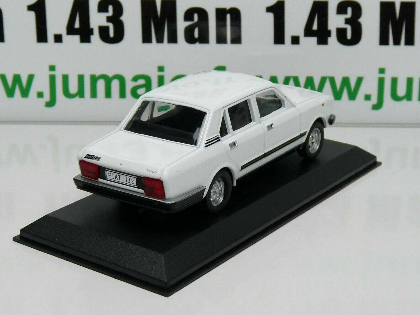 BAL69 Voiture 1/43 IXO DeAgostini Balkans : FIAT 132