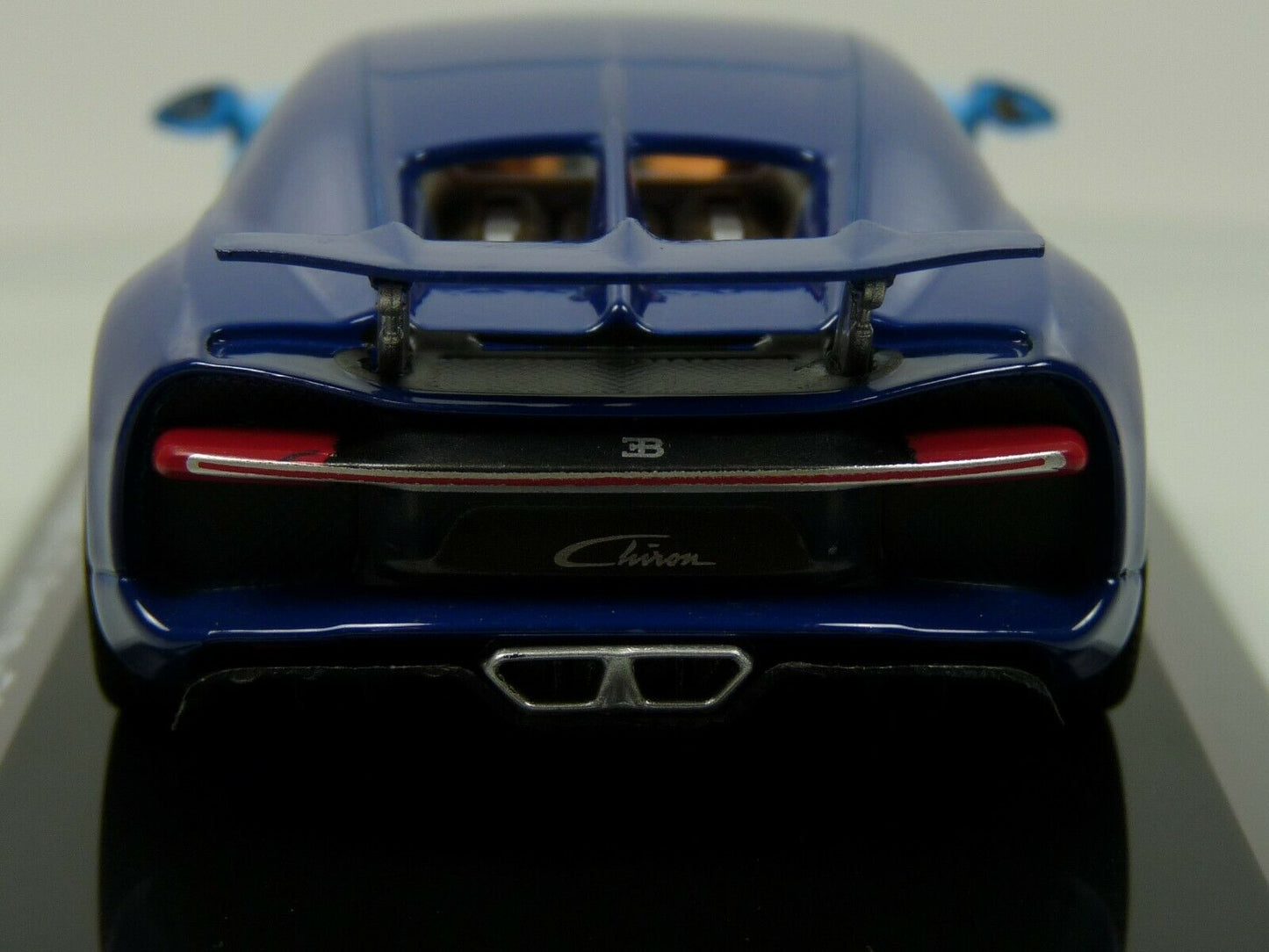 LOT 2 BUGATTI IXO SC5D + DC4N : BUGATTI VEYRON 16.4 2005 bleu + CHIRON 2016