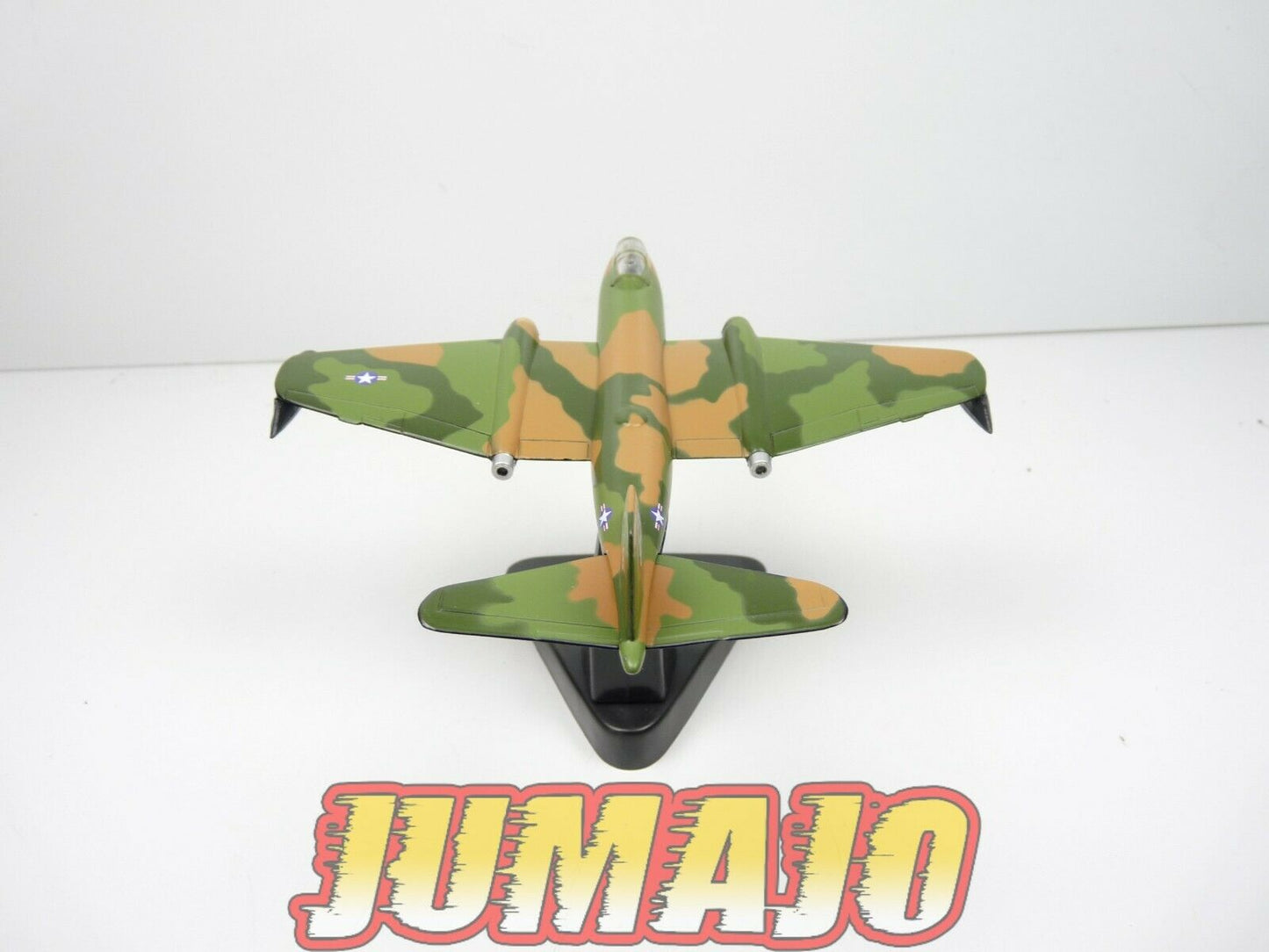 AV10 AVION militaire 1/144 : MARTIN B-57 Camberra
