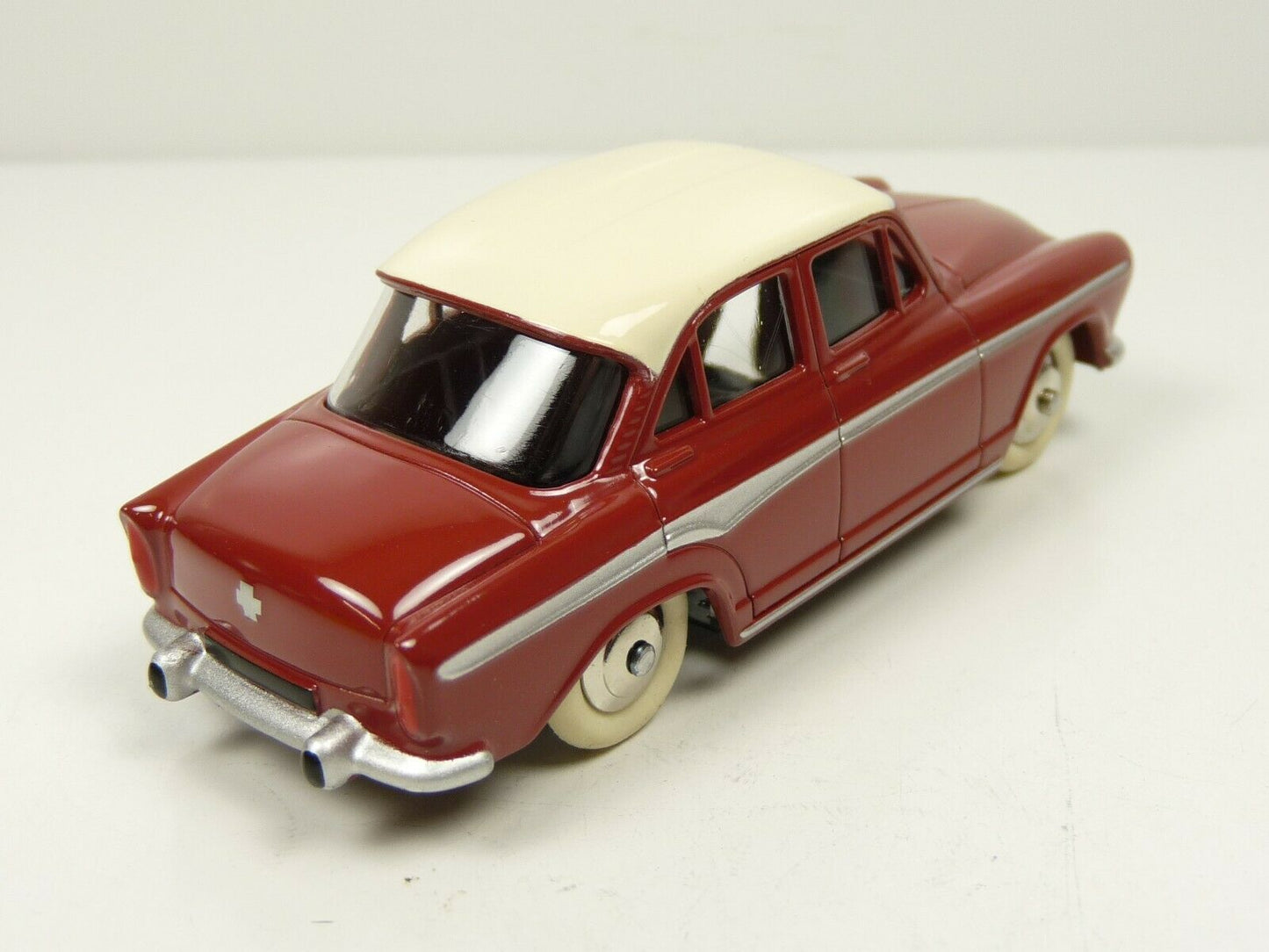 DT236 Voiture 1/43 réédition DINKY TOYS DeAgostini : SIMCA Aronde P.60 544