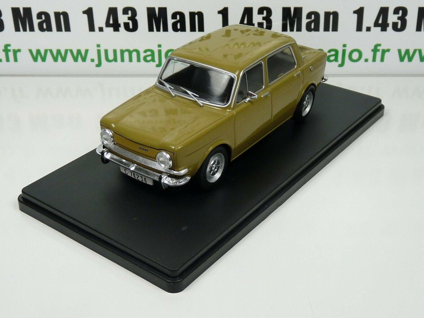 VQ6+18 LOT 2 Voitures 1/24 SALVAT/ LEO models : SIMCA 1000