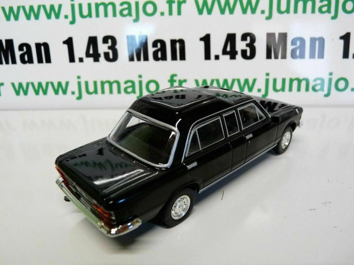 PL186 Voiture 1/43 IXO IST DeAgostini POLOGNE : FIAT 130 Papamobile