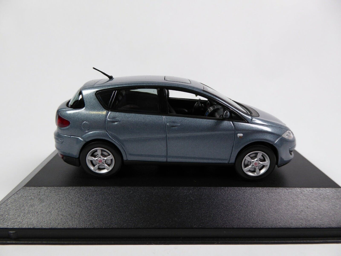 SEA20 Voiture 1/43 SEAT dealer models FISCHER : TOLEDO III