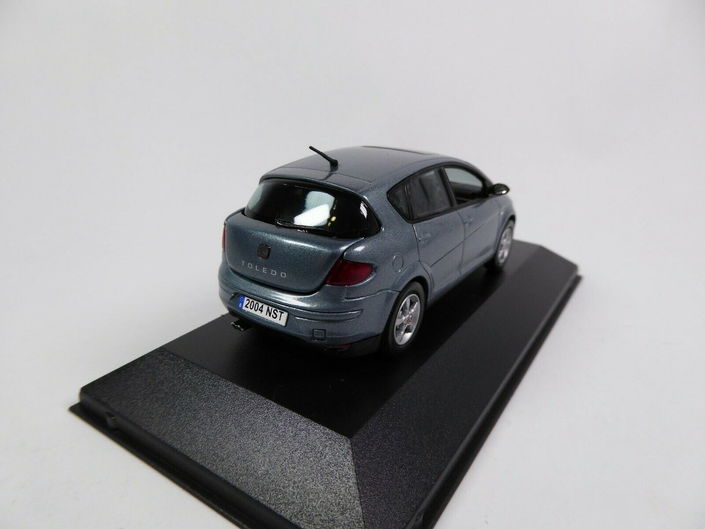 SEA20 Voiture 1/43 SEAT dealer models FISCHER : TOLEDO III