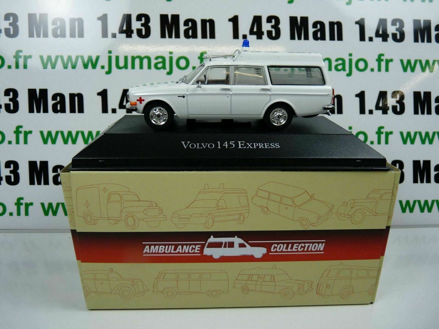 AMB7 1/43 IXO Atlas Ambulance Collection : VOLVO 145 express 1969 croix rouge