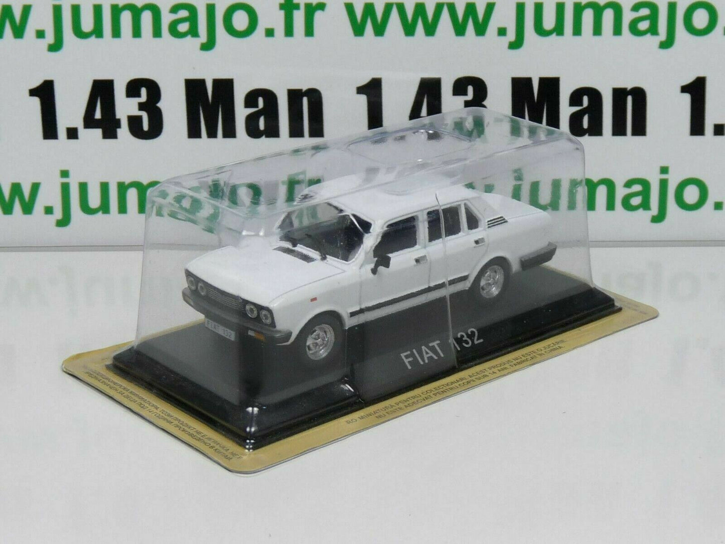 BAL69 Voiture 1/43 IXO DeAgostini Balkans : FIAT 132