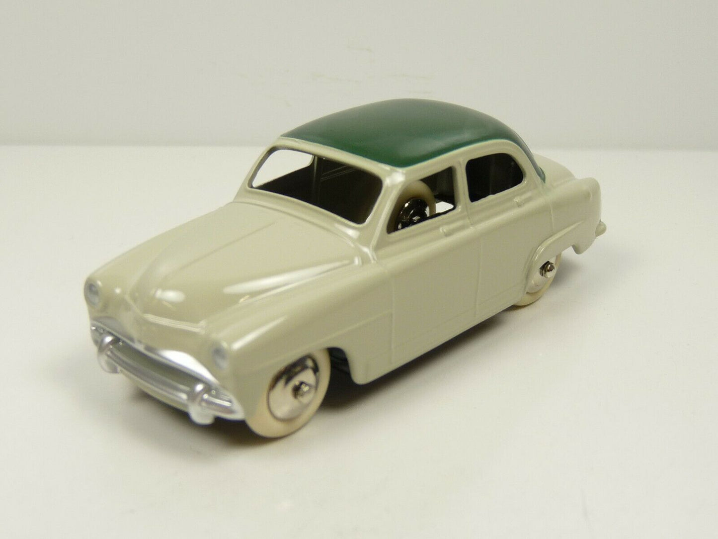DT250 Voiture 1/43 réédition DINKY TOYS DeAgostini : SIMCA 9 Aronde 24 U