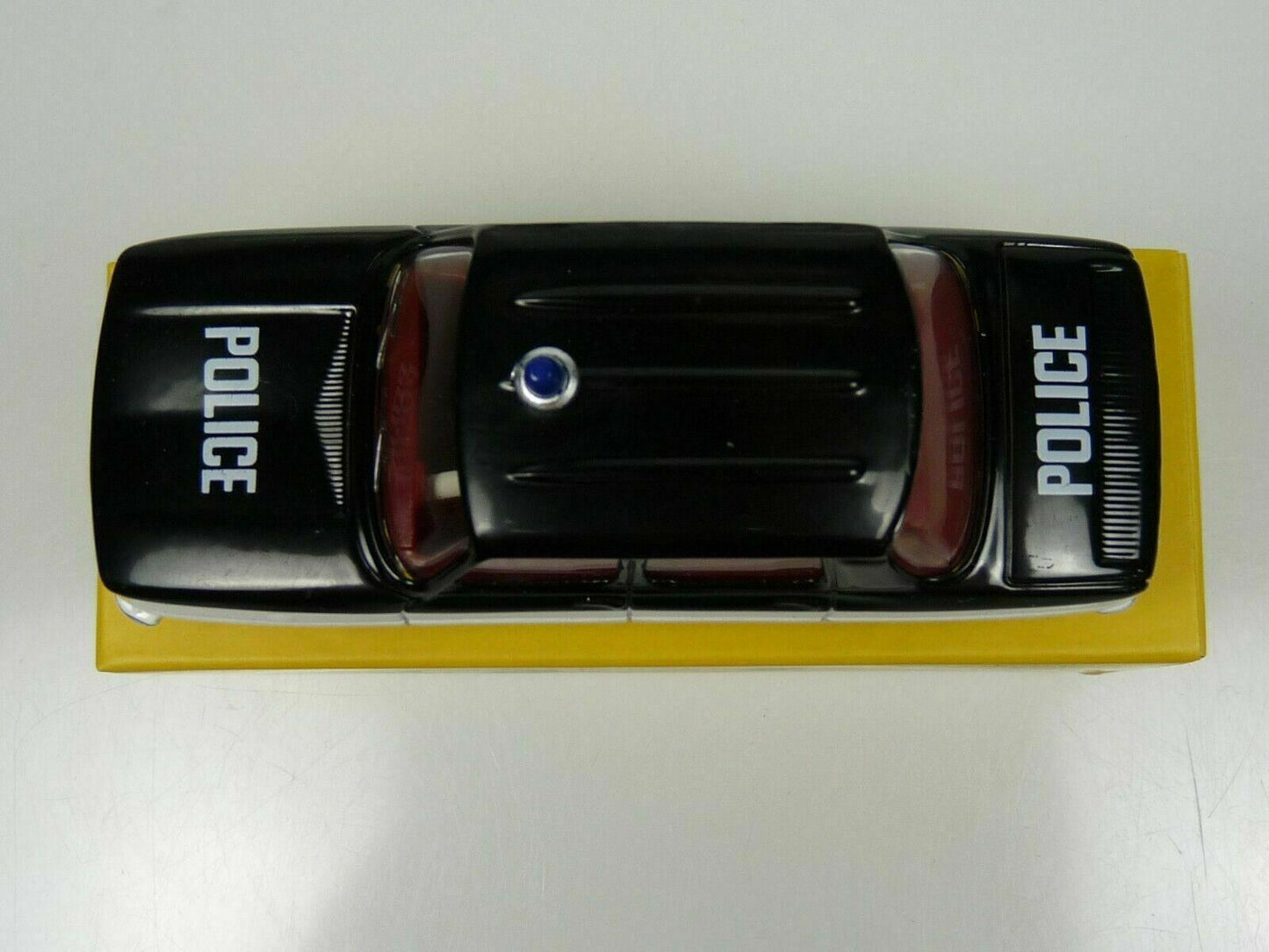 DT267 Voiture 1/43 réédition DINKY TOYS DeAgostini : RENAULT R 8 Police 517 P