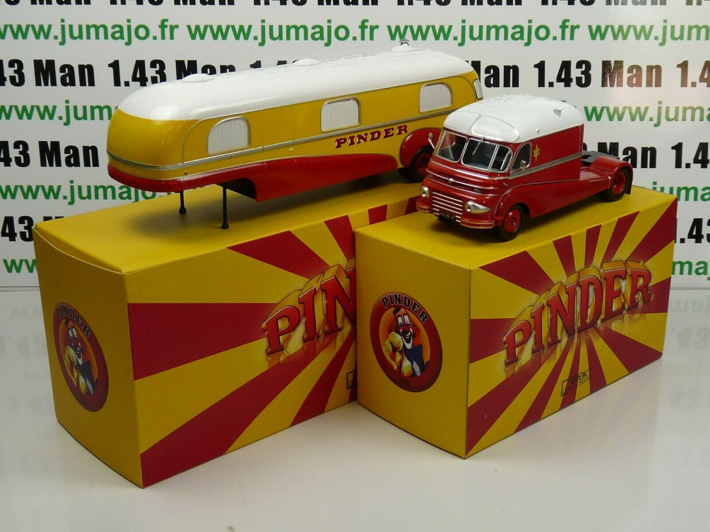 LOT 2 ensemble 1/43 IXO CIRQUE PINDER BAR/CREPERIE Postillon + Directeur