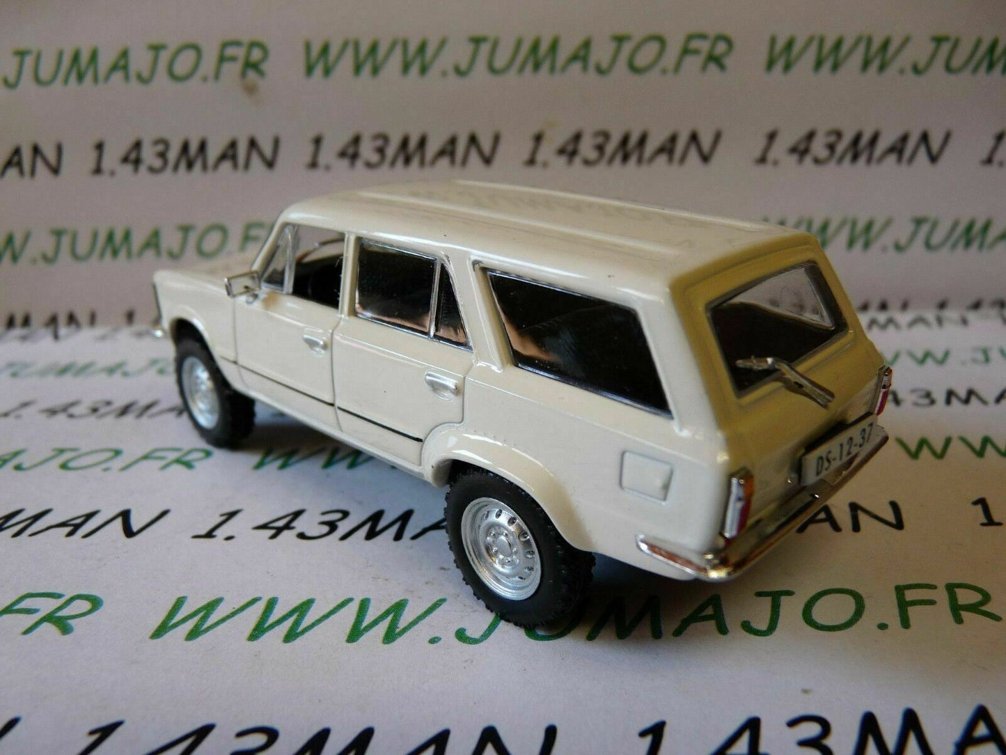 PL24 Voiture 1/43 IXO IST DeAgostini POLOGNE : FIAT 125 break combi P 4X4