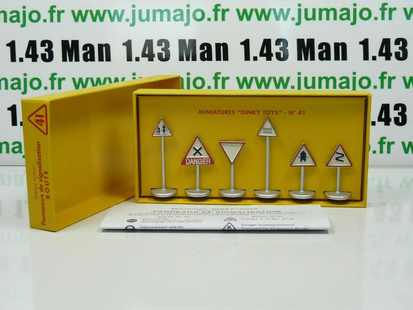 DT1 coffret réédition DINKY TOYS atlas : 6 panneaux de signalisation route #41