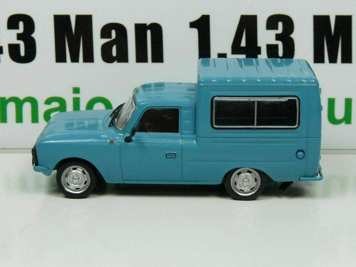 RUS5 Voiture 1/43 IXO déagostini RUSSE URSS : AZLK IZH-27156 VAN