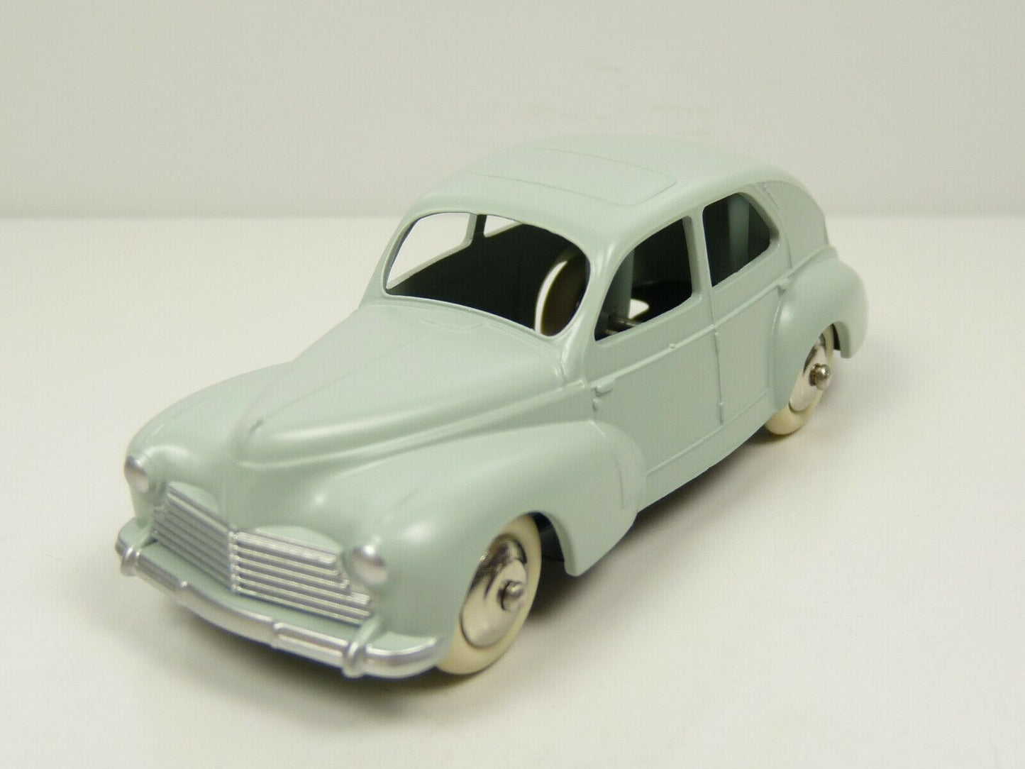 DT259 Voiture 1/43 réédition DINKY TOYS DeAgostini : PEUGEOT 203 24 R