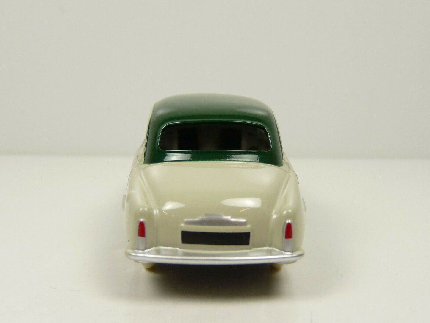 DT250 Voiture 1/43 réédition DINKY TOYS DeAgostini : SIMCA 9 Aronde 24 U