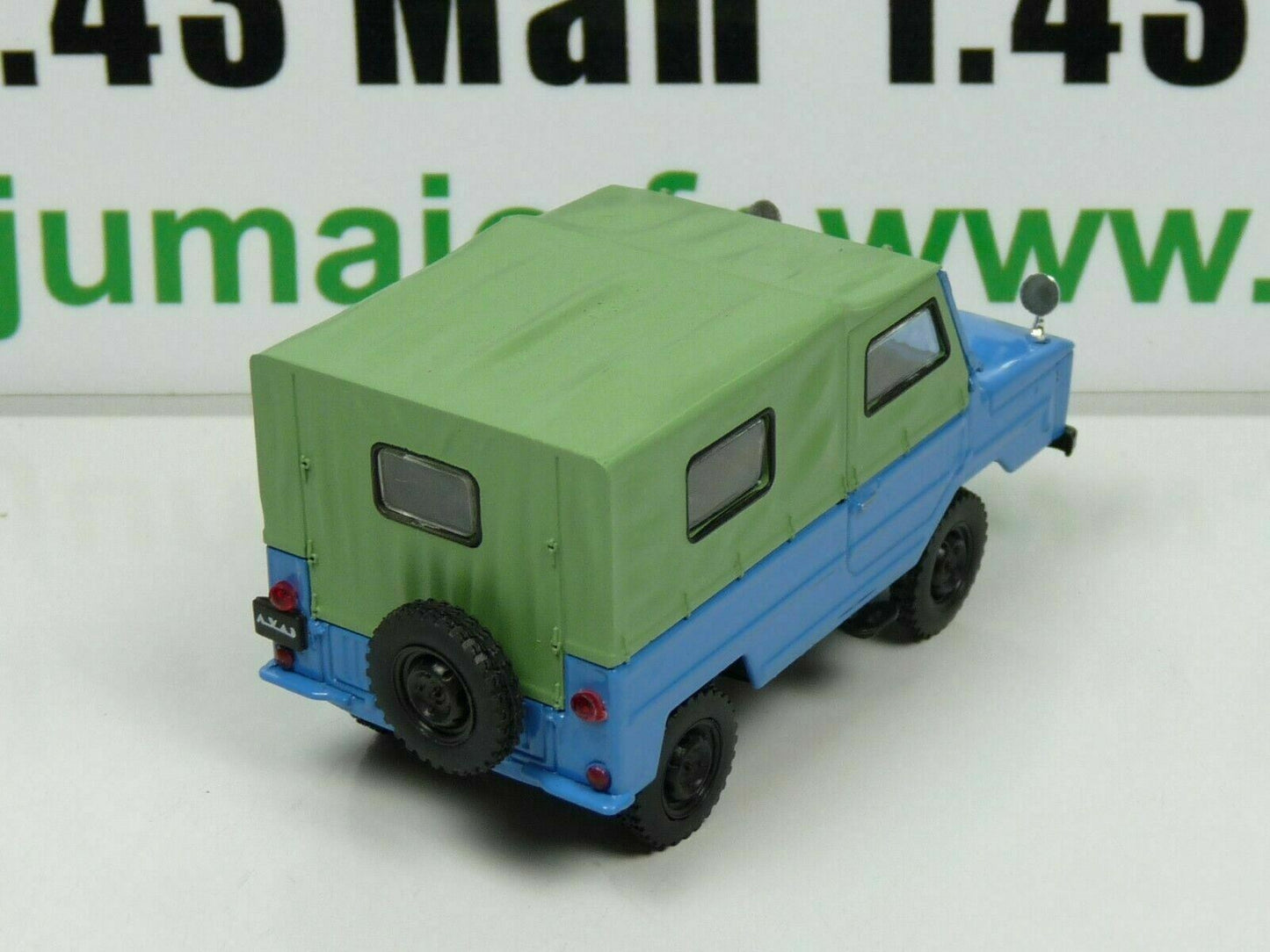RUS9 Voiture 1/43 IXO déagostini RUSSE URSS : LUAZ 969 1967