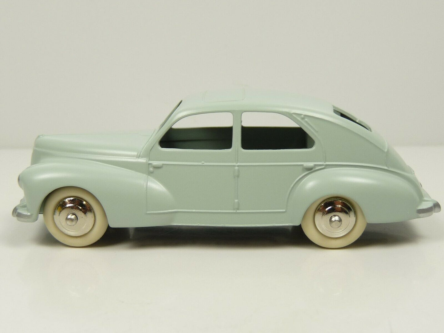 DT259 Voiture 1/43 réédition DINKY TOYS DeAgostini : PEUGEOT 203 24 R