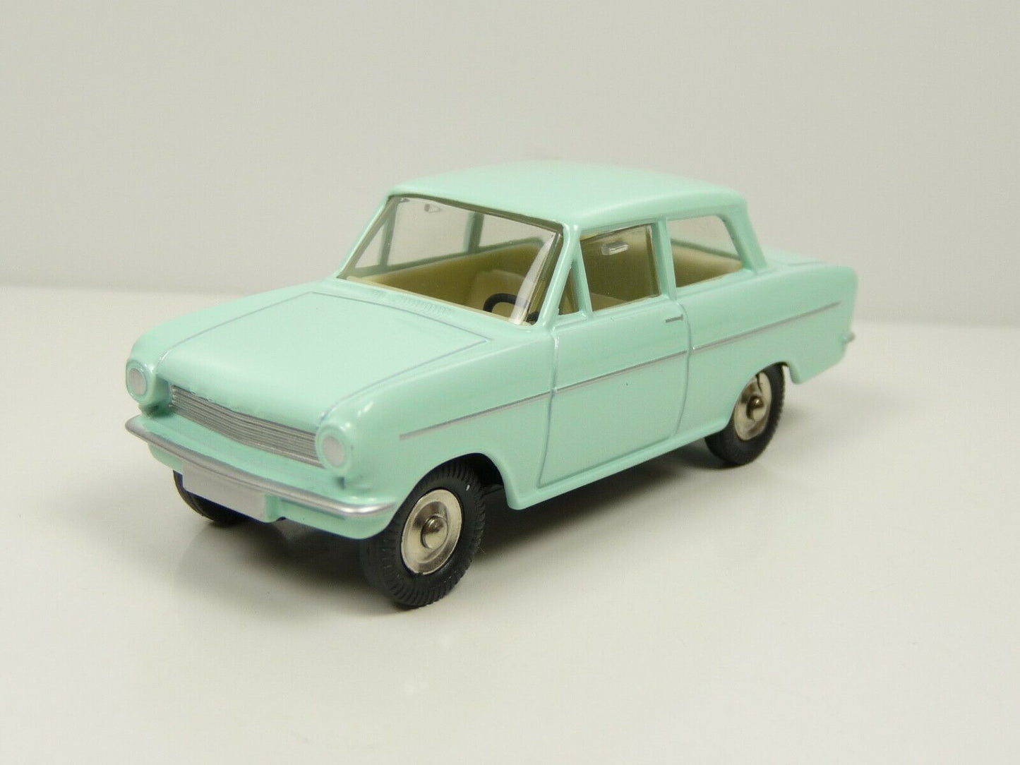 DT216 Voiture 1/43 réédition DINKY TOYS DeAgostini : OPEL Kadett 540