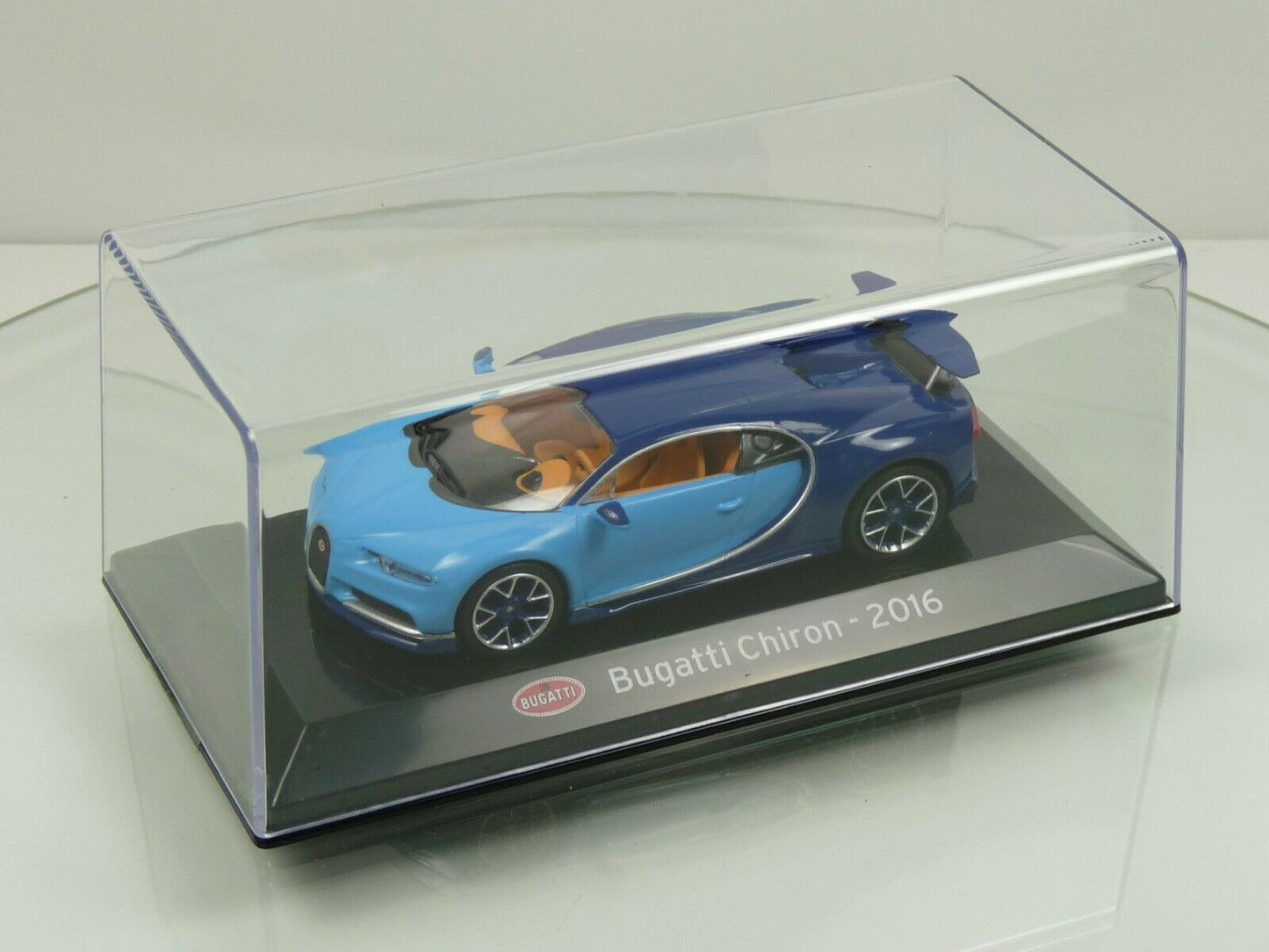 LOT 2 BUGATTI IXO SC5D + DC4N : BUGATTI VEYRON 16.4 2005 bleu + CHIRON 2016