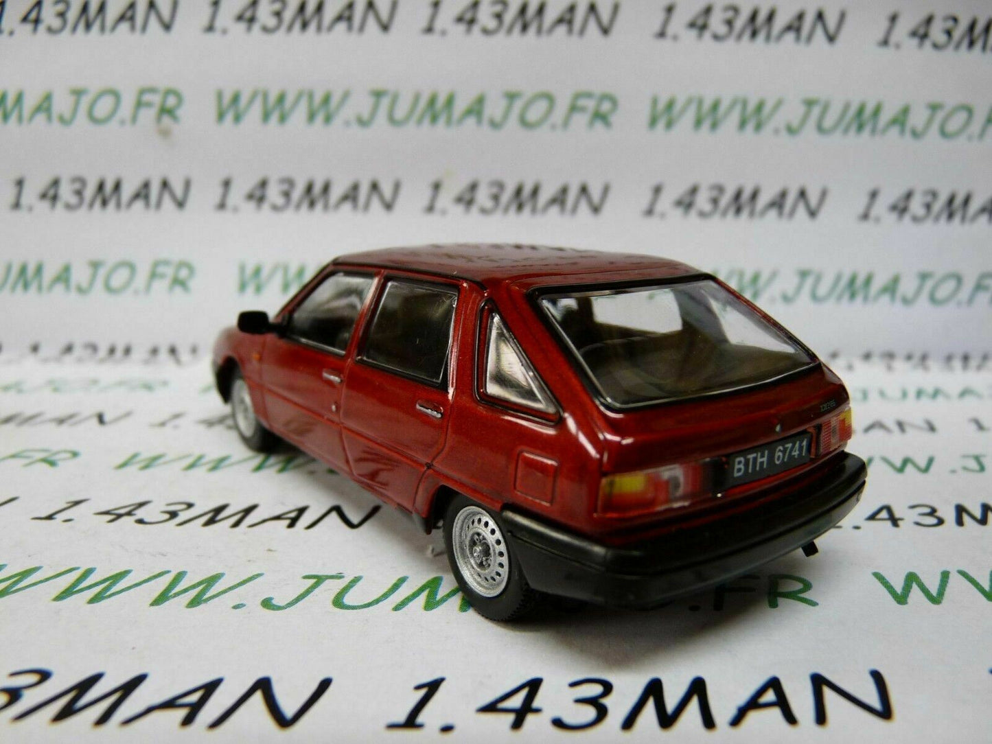 PL136 Voiture 1/43 IXO IST DeAgostini POLOGNE : IZ 2126