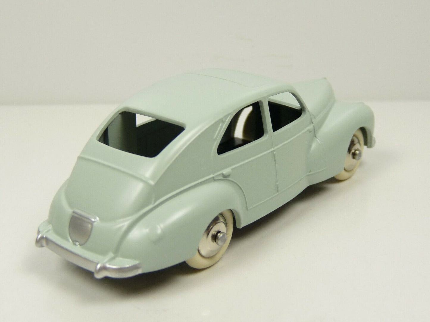 DT259 Voiture 1/43 réédition DINKY TOYS DeAgostini : PEUGEOT 203 24 R