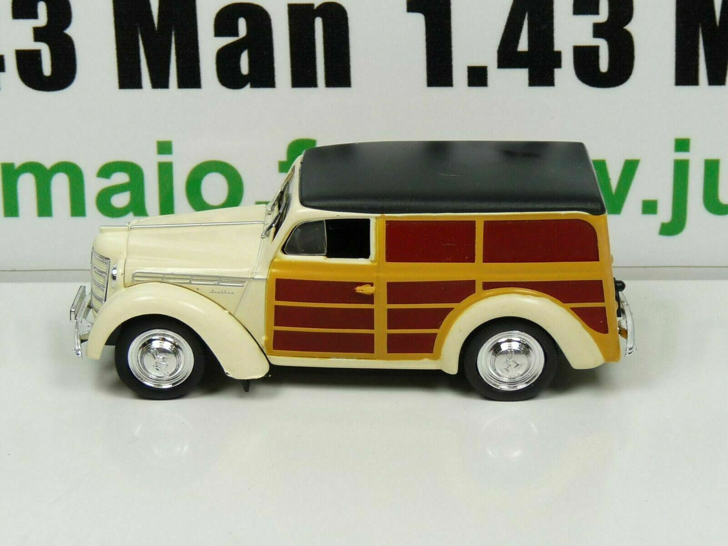 RUS3 Voiture 1/43 IXO déagostini RUSSE URSS : MOSKVITCH 400-420 WOODIE VAN