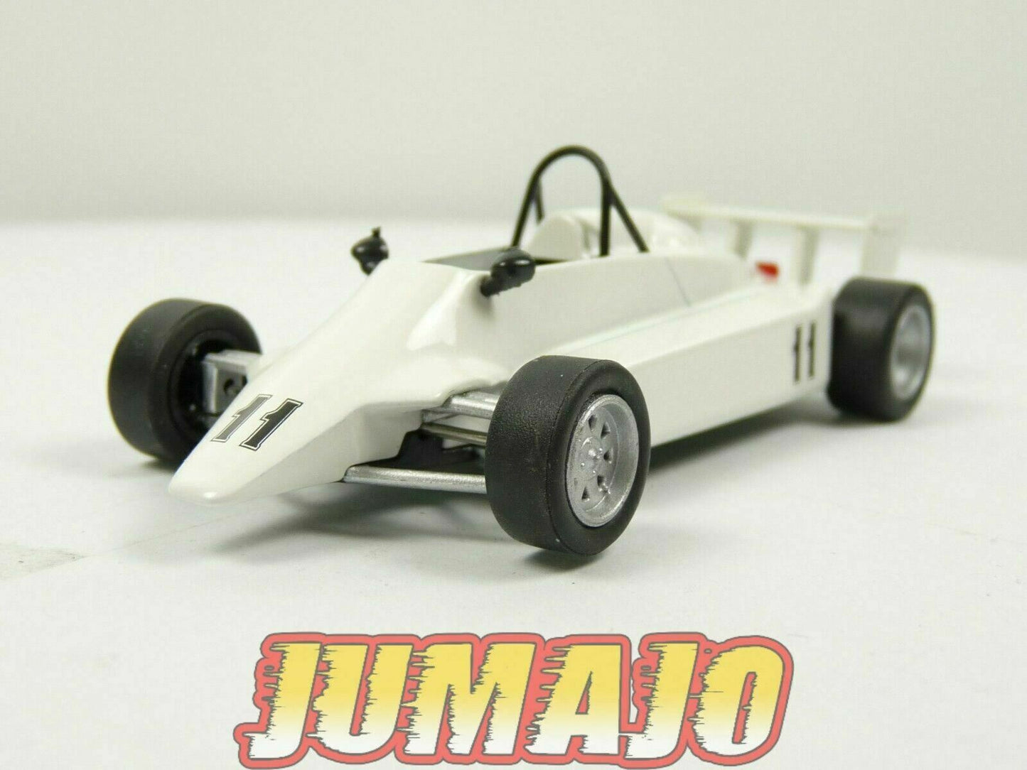RUS31 Voiture1/43 IXO déagostini RUSSE URSS : Estonia 21